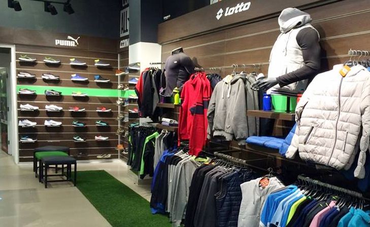 reebok shoes outlet in connaught place